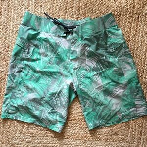 Vuori Leafy Green Men's Board Shorts